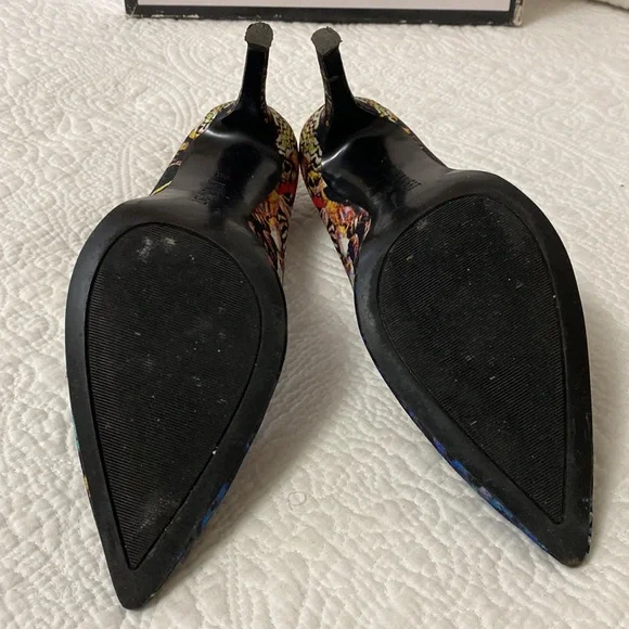 Nine West Flax Heels - Picture 3 of 16